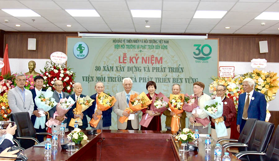 [-]30[-]năm[-]h&igrave;nh[-]th&agrave;nh[-]v&agrave;[-]ph&aacute;t[-]triển[-]của[-]Viện[-]M&ocirc;i[-]trường[-]v&agrave;[-]Ph&aacute;t[-]triển[-]bền[-]vững